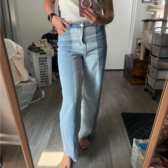 Women's Two-Tone High-Waisted Jeans - Picture 3 of 5